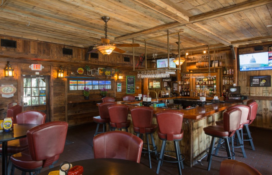 A photo of the bar at Molly McGuires in Savannah